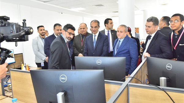 وزير الاتصالات يفتتح