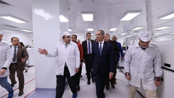وزير الاتصالات يزور