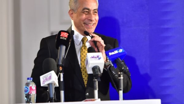 حسن شحاتة وزير العمل