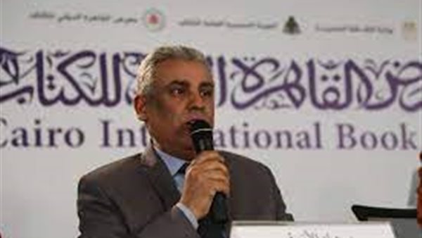 عماد الأزرق، الخبير