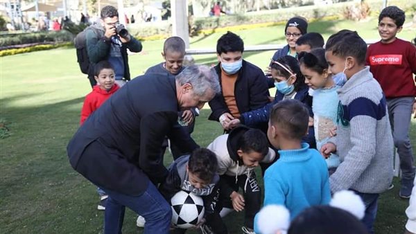 مارسيل كولر مع اطفال