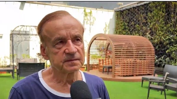 جيرنو روهر المدير