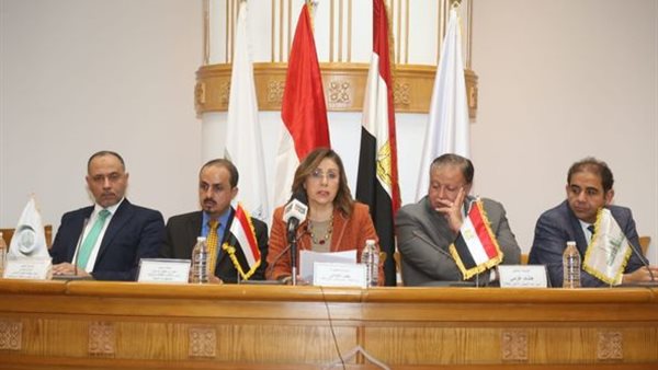 وزيرة الثقافة ونظيرها