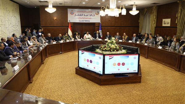 وزير الصحة يستعرض