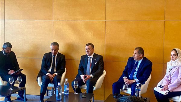 وزير السياحة والاثار