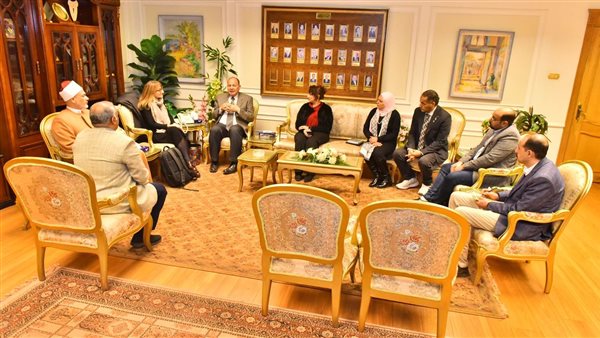 محافظ أسيوط  ووفد