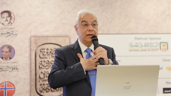 احمد عبد العاطي يوضح