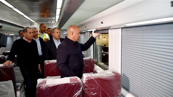  وزير النقل يتفقد