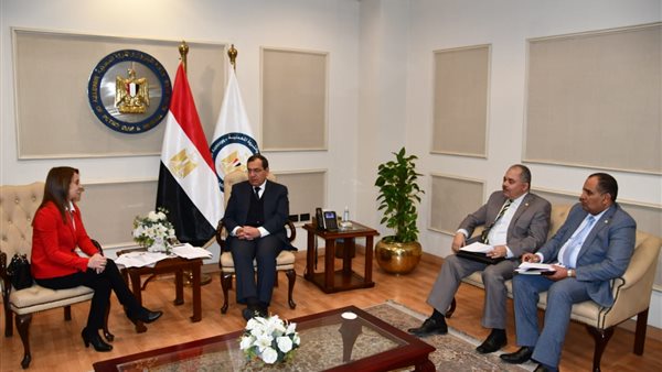 وزير البترول يلتقي