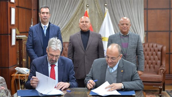 وزير النقل  يشهد