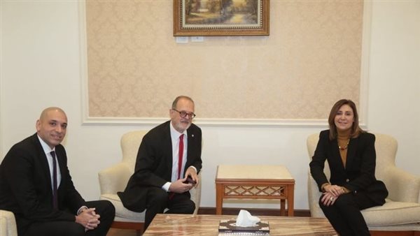 وزيرة الثقافة 