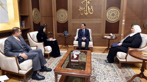 رئيس الوزراء ووزيرة