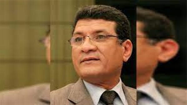 الدكتور أحمد خُزَيِّم