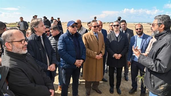 وزير الري يتفقد مشروع