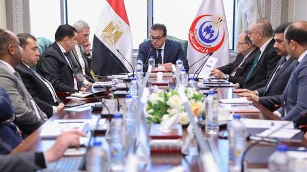 وزيرالصحة يجتمع باللجنة