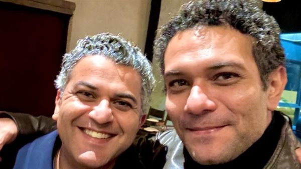 آسر ياسين وشقيقه