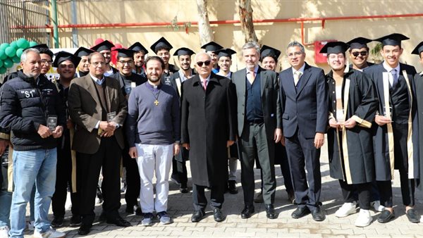 وزير التعليم والسفير