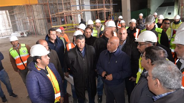 وزير النقل خلال جولته