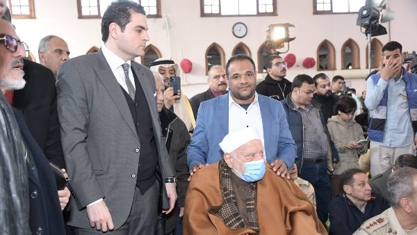 هاشم يؤدي خطبة الجمعة