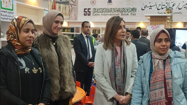 جانب من زيارة وزيرة