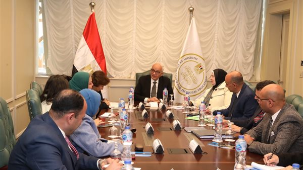 وزير التعليم يلتقي