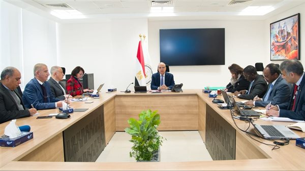  وزير الري يستقبل