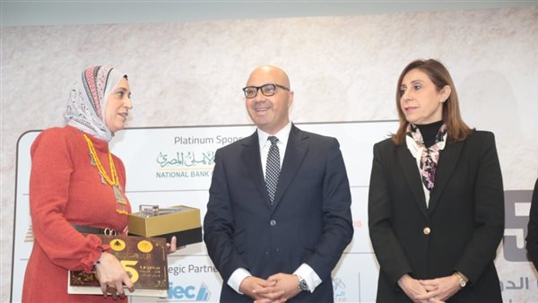 وزيرة الثقافة 