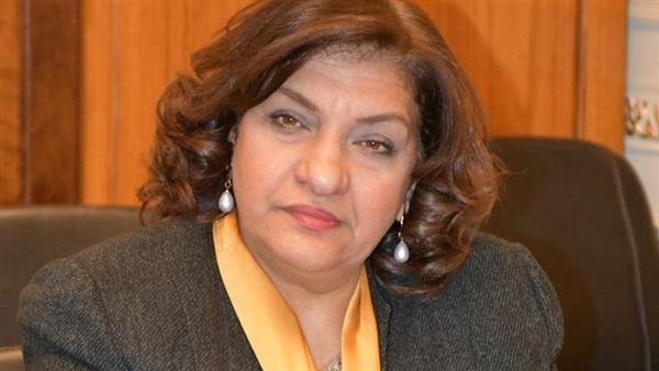 النائبة ايفلين متى