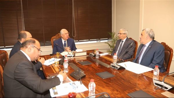 وزير الزراعة يتابع