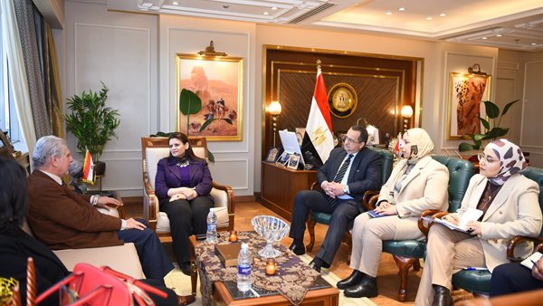 وزيرة الهجرة تستقبل