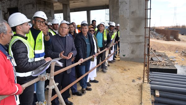 وزير النقل خلال جولة