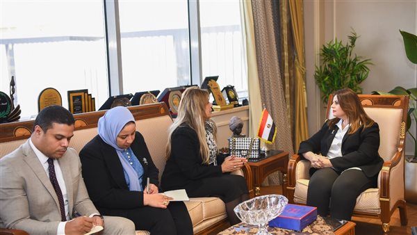 وزيرة الهجرة ومستشار