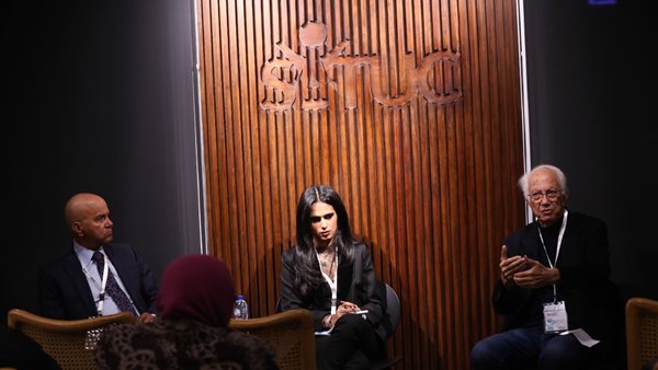 جانب من الندوة 