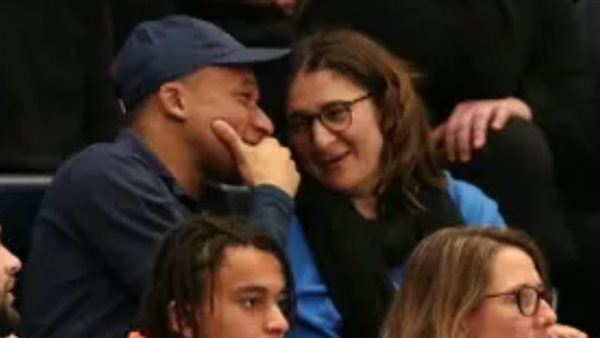 مبابى ووالدته 