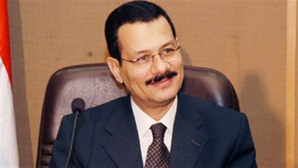 الدكتور أحمد درويش