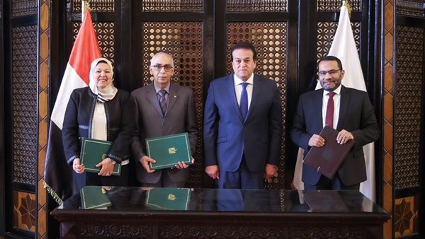 جانب من توقيع البروتوكول