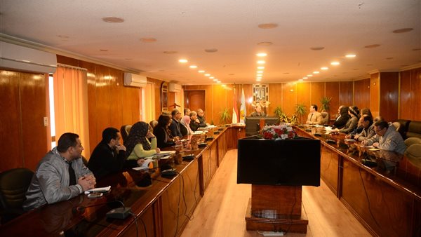 محافظ أسيوط يلتقي