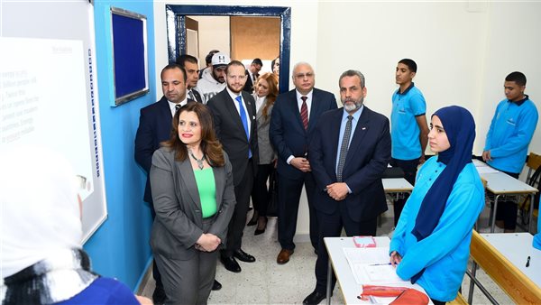 وزيرة الهجرة تزور