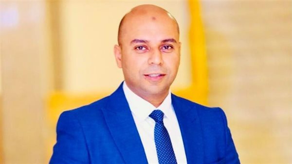 الكاتب الصحفي شادي