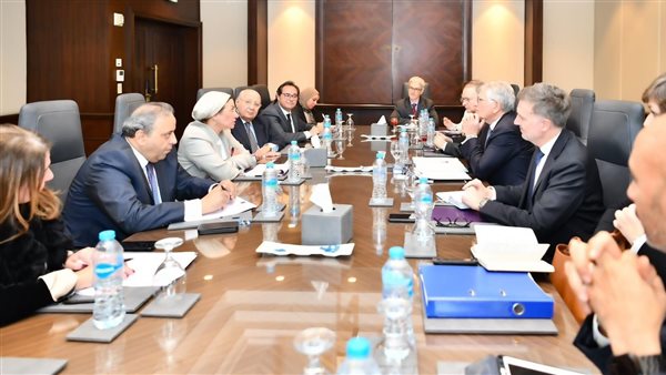 وزيرة البيئة تلتقى