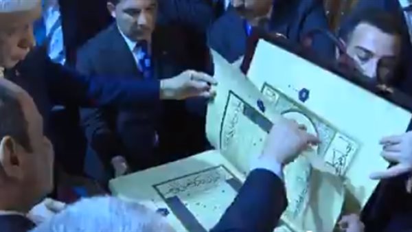 أردوغان يهدي السيسي