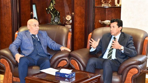 وزير الشباب والرياضة