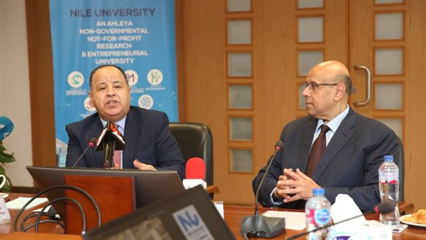 وزير المالية في ندوة