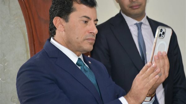 وزير الشباب والرياضة