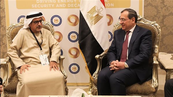 جانب من مباحثات وزير