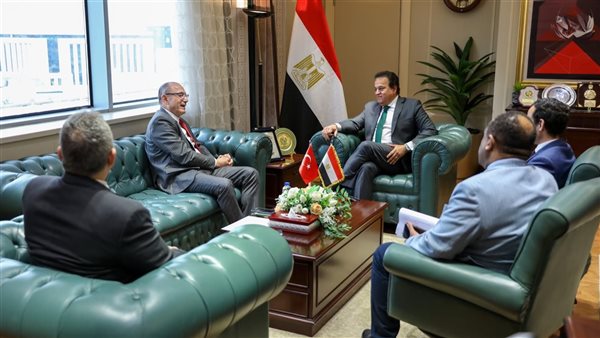 وزير الصحة يستقبل