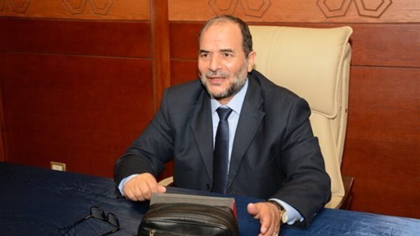  الدكتور علي شحاتة،