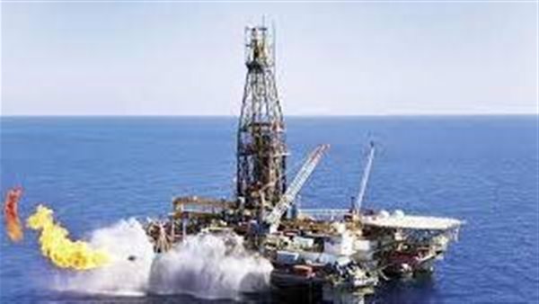 حقل بترول -أرشيفية