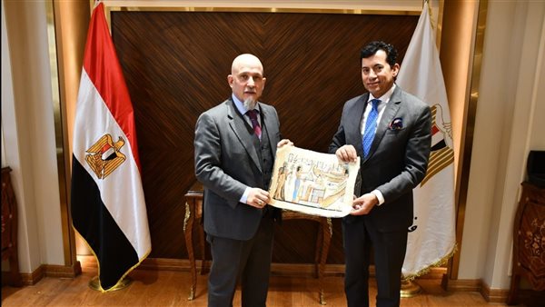 وزير الشباب والرياضة