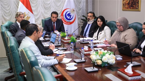 اجتماع وزير الصحة